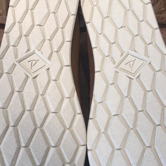 Sperry men’s slip on suede moccasin inspired shoes - Picture 9 of 10